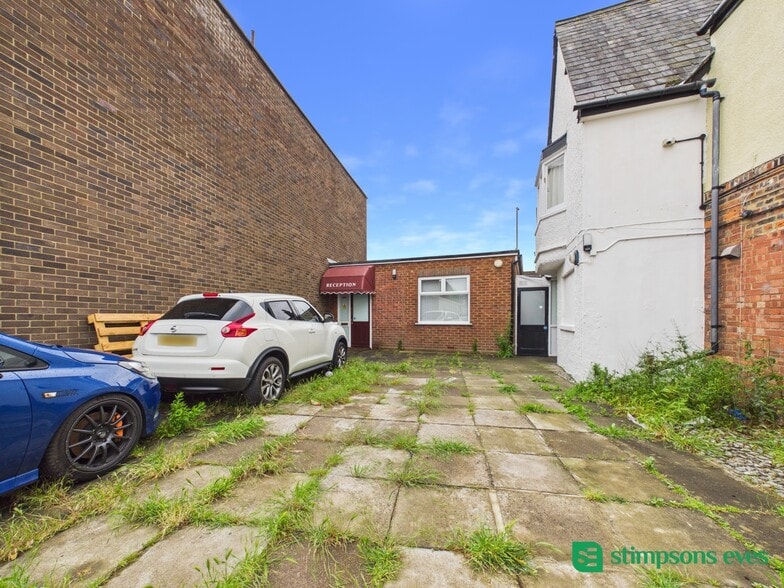 24 West St, Dunstable to rent - Building Photo - Image 3 of 3