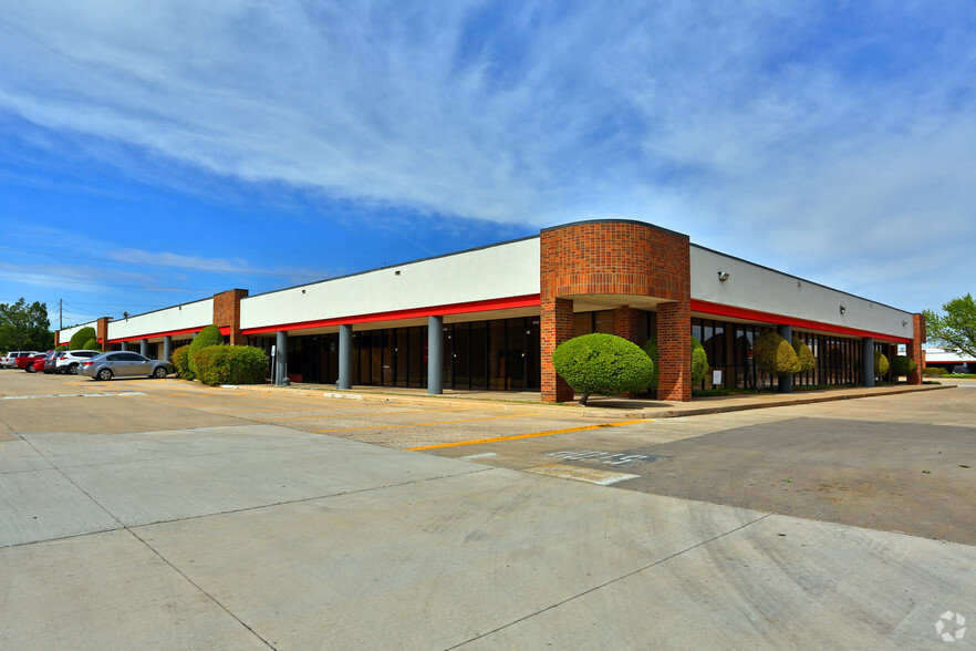 6444 NW Expressway St, Oklahoma City, OK for rent - Building Photo - Image 2 of 4