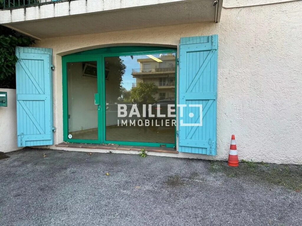 Location Commerce 50 m² - Photo 1