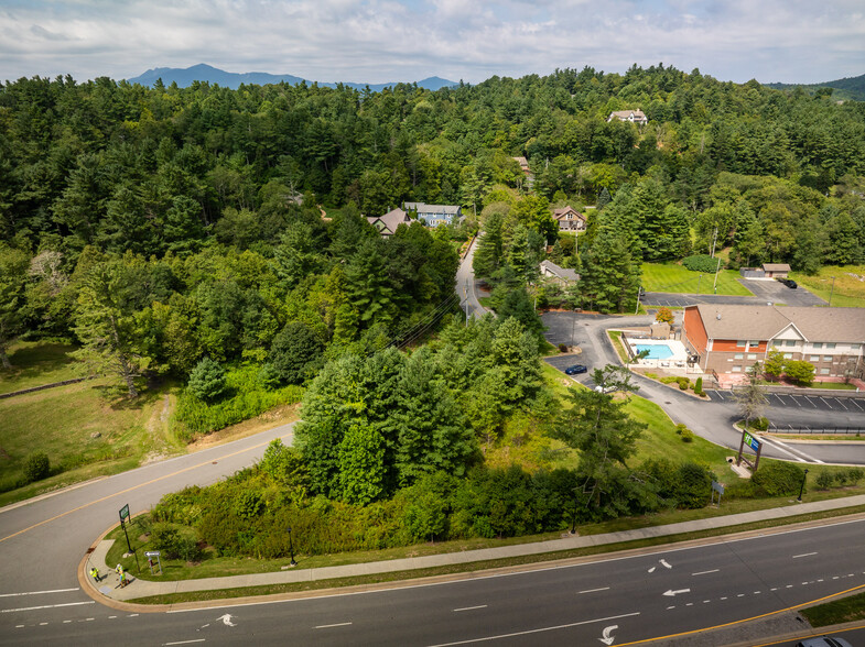 8500 Valley Blvd, Blowing Rock, NC for sale - Aerial - Image 2 of 5