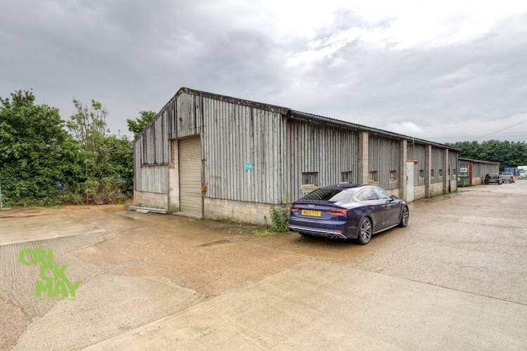 Hundred Acre Ln, Haywards Heath for rent - Building Photo - Image 1 of 1