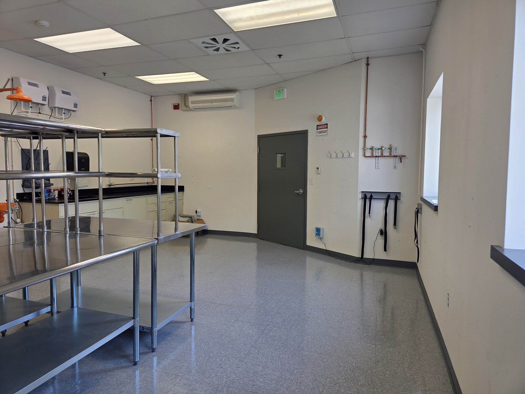 25 Olympia Ave, Woburn, MA to rent Interior Photo- Image 1 of 3