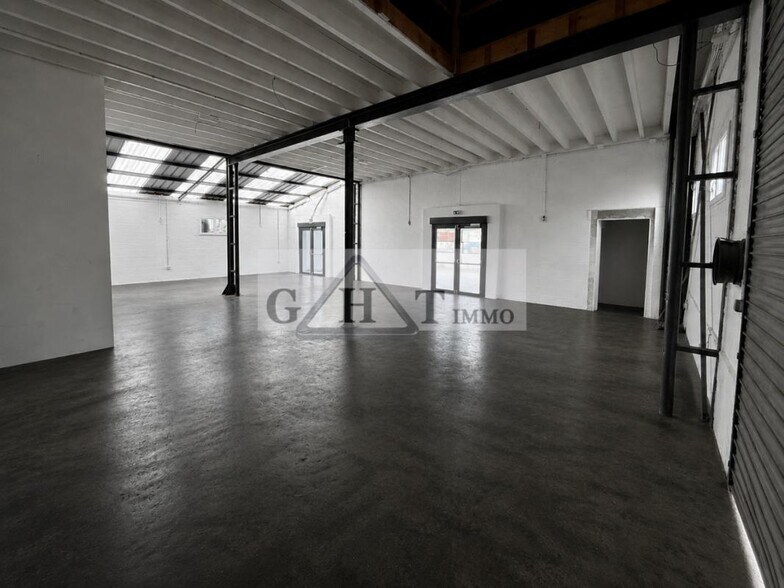 Industrial in Fontenay-Trésigny to rent - Interior Photo - Image 3 of 4