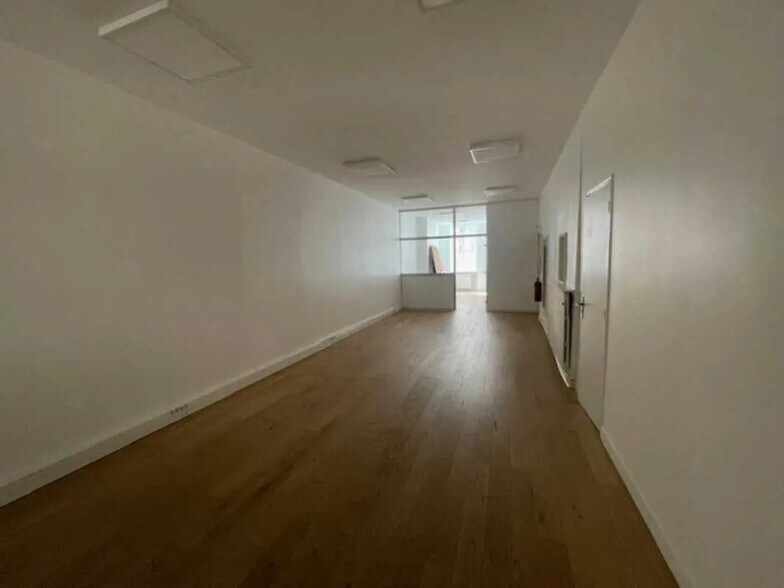 Office in Lyon to rent - Interior Photo - Image 2 of 5