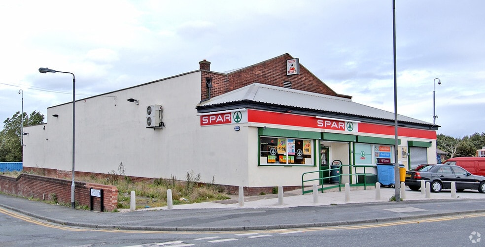 11-17 Sutton Rd, St Helens to rent - Primary Photo - Image 1 of 4
