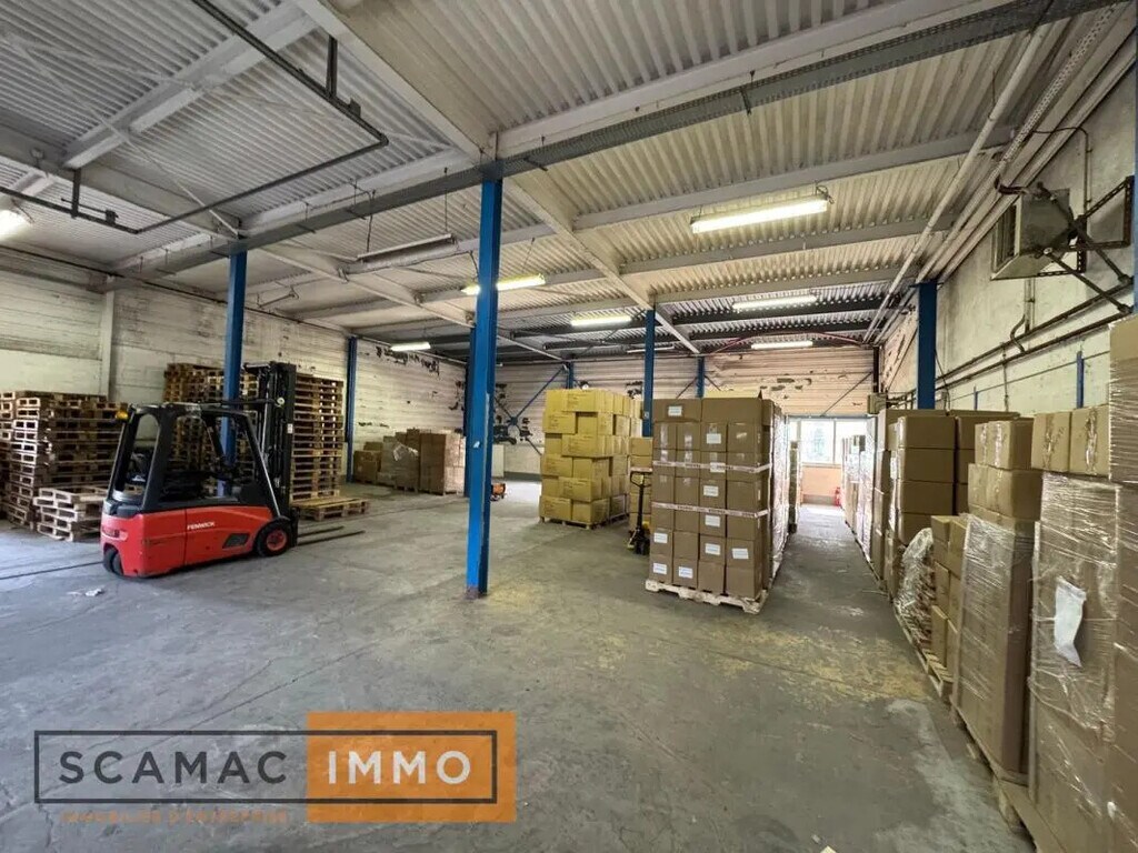 Vente Entrepôt 1 220 m² - Photo 1