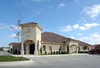 9480-3 Huebner Rd, San Antonio, TX for rent Building Photo- Image 1 of 7