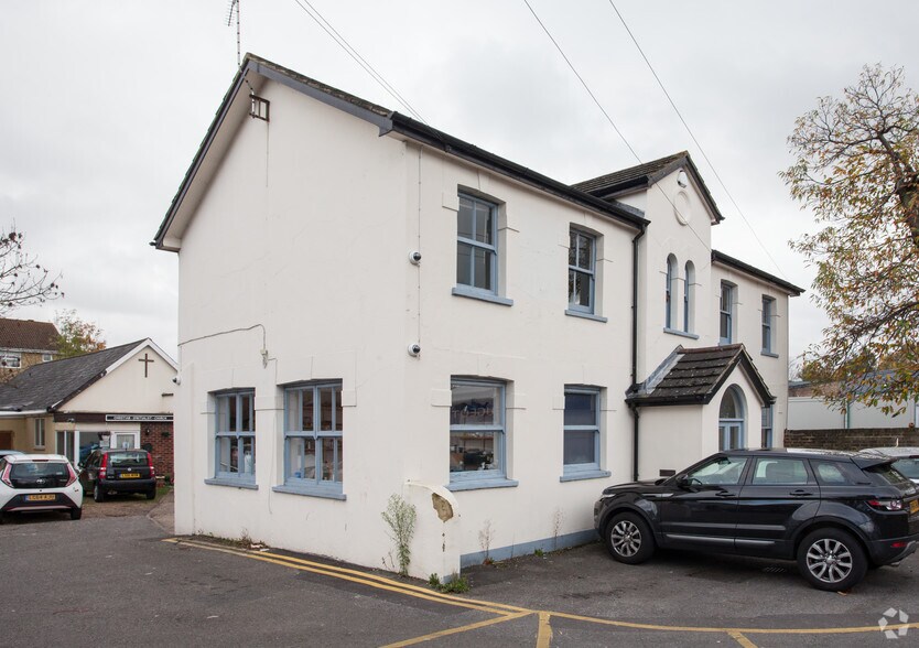 141 Hersham Rd, Walton On Thames for sale - Primary Photo - Image 1 of 1