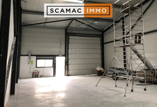 Location Entrepôt 150 m²