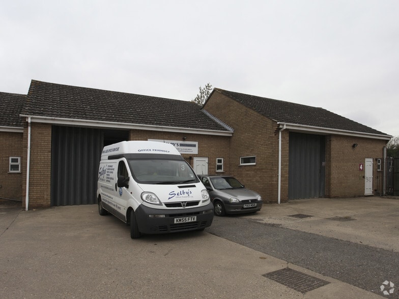 East Rd, Sleaford to rent - Building Photo - Image 3 of 4