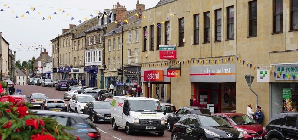 32-34 Bondgate Within, Alnwick for sale - Primary Photo - Image 1 of 1