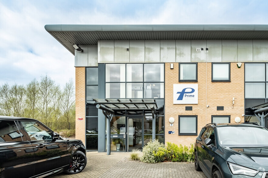 Hurricane Ct, Liverpool to rent - Building Photo - Image 3 of 6