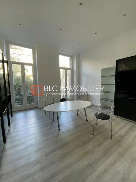 Office in Marseille for sale - Interior Photo - Image 1 of 11