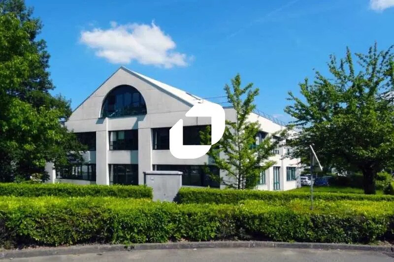 Office in Trappes to rent Building Photo- Image 1 of 13