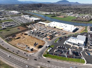 840 Winfield Dunn Pkwy, Sevierville, TN for rent Building Photo- Image 1 of 2