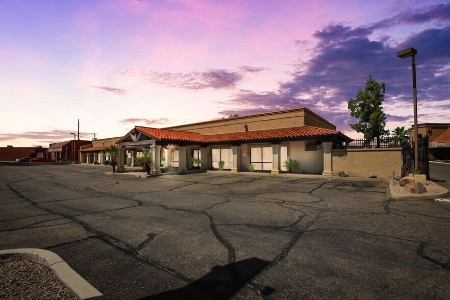 260 N Gilbert Rd, Mesa, AZ for rent - Building Photo - Image 1 of 8