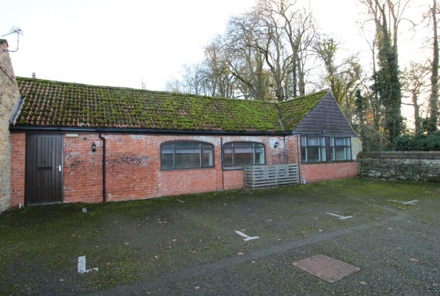 Castle Ashby, Cogenhoe to rent - Primary Photo - Image 1 of 1