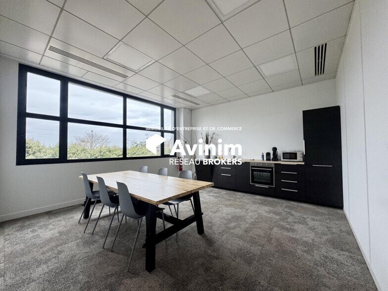 Office in Gennevilliers to rent - Interior Photo - Image 2 of 5