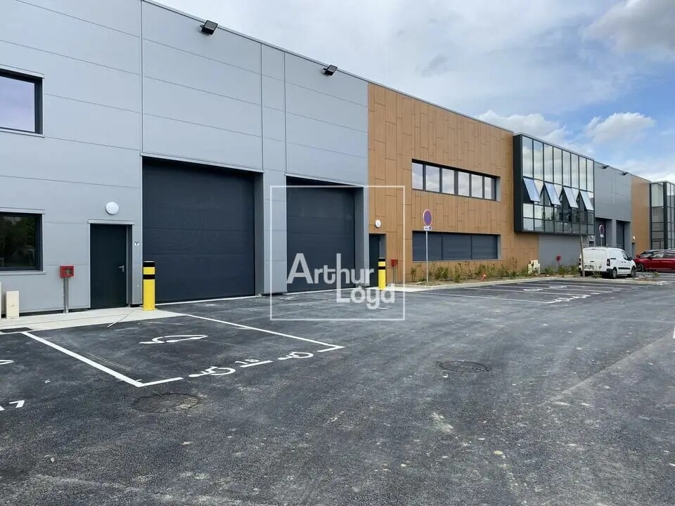 Light Industrial in Grigny to rent Building Photo- Image 1 of 6