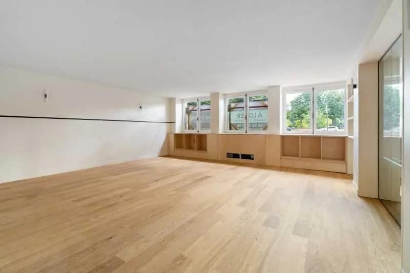 40 cours Albert 1er portfolio of 3 properties for sale on LoopNet.co.uk - Interior Photo - Image 3 of 46