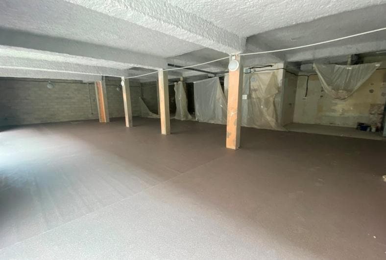 Retail in Brétigny-sur-Orge to rent - Interior Photo - Image 3 of 4