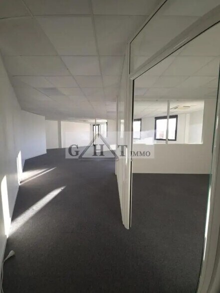 Office in Massy to rent - Building Photo - Image 3 of 6