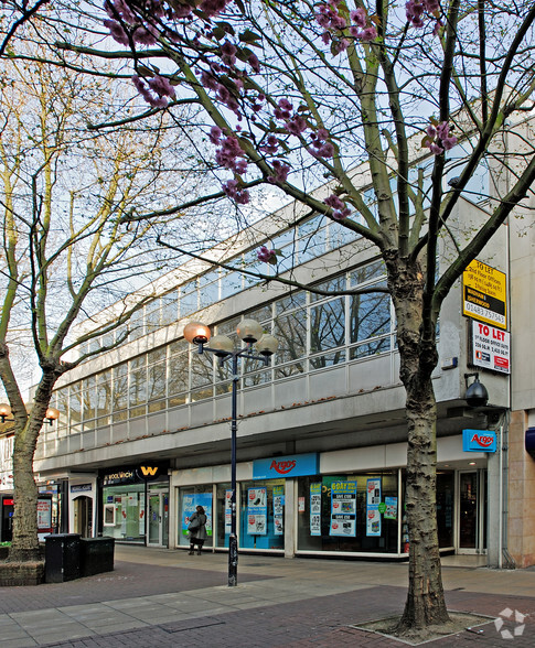 28-36 Commercial Way, Woking for rent - Primary Photo - Image 1 of 4