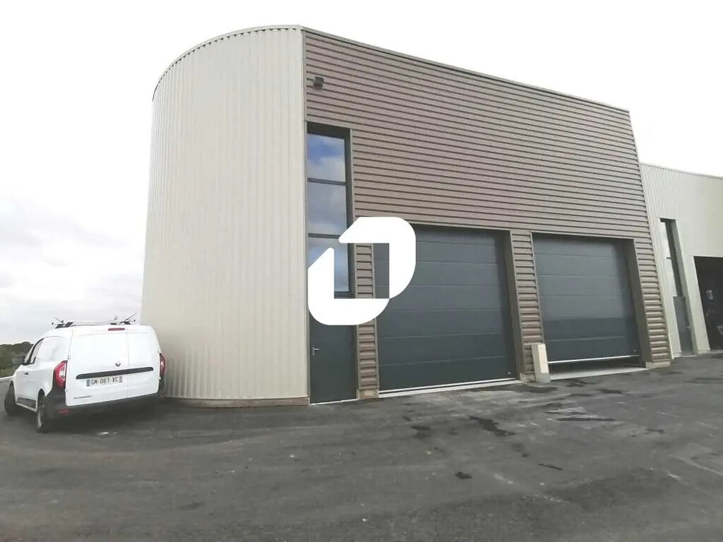 Location Local d'activités 236 m² - Photo 1