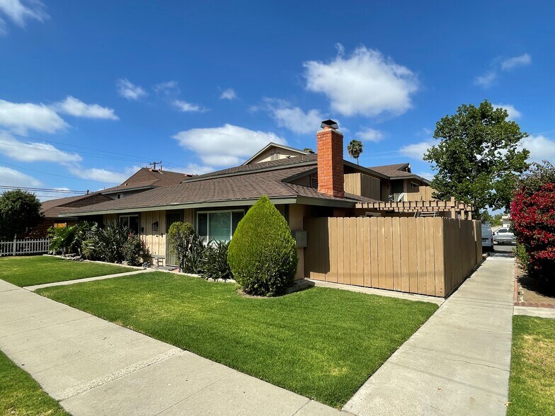 2518 N Bourbon St, Orange 92865 UK