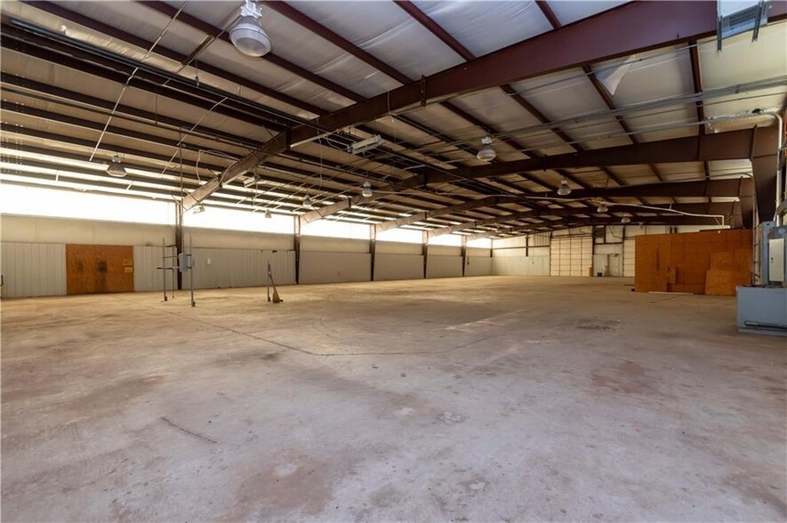 7211 N Harrison Ave, Shawnee, OK for rent - Building Photo - Image 3 of 5