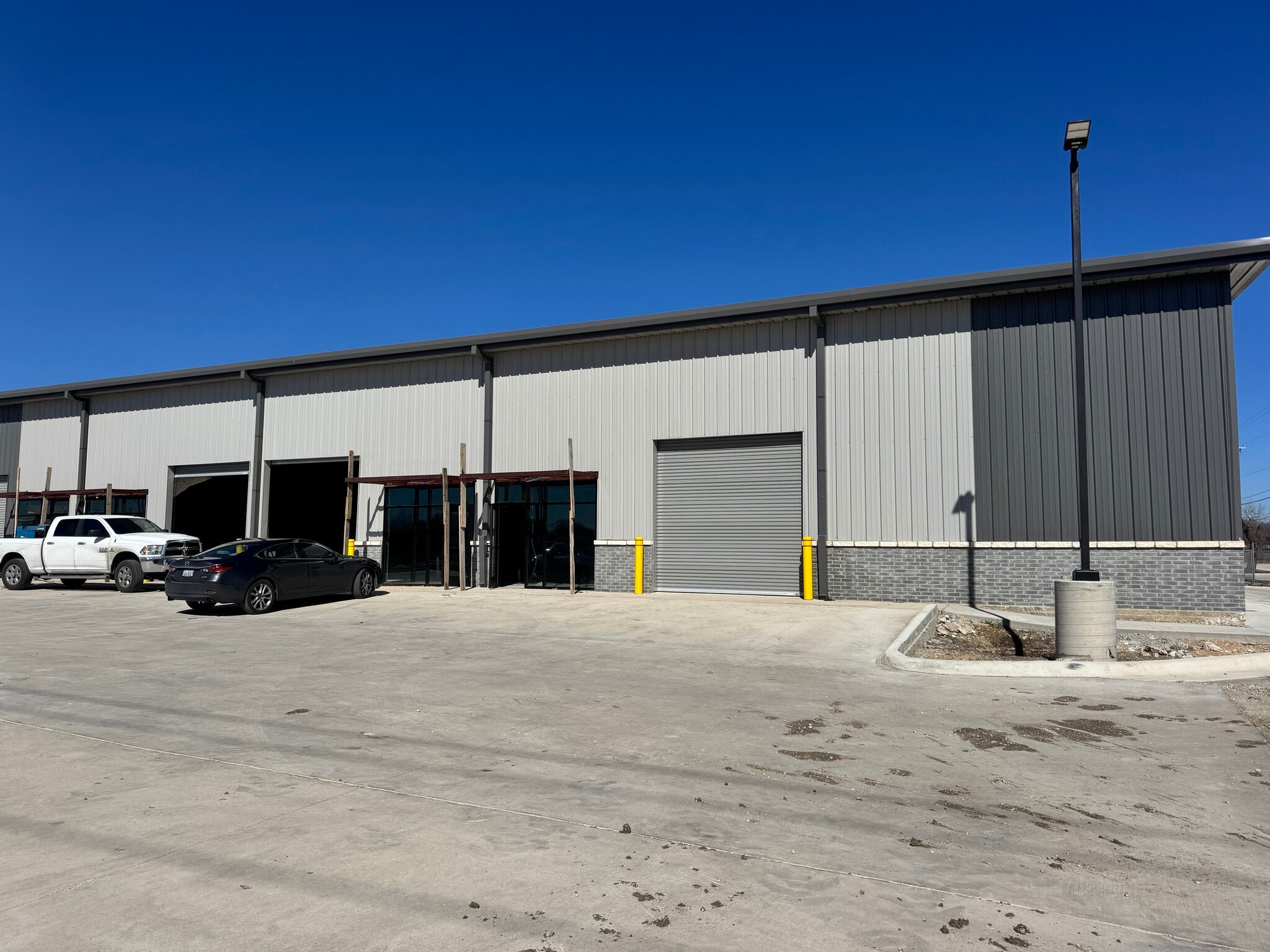 5865 Houston St, San Antonio, TX to rent Building Photo- Image 1 of 1