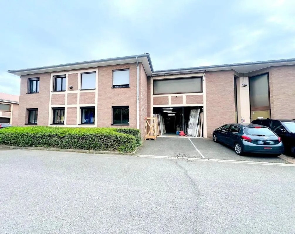 Location Local d'activités 257 m² - Photo 1
