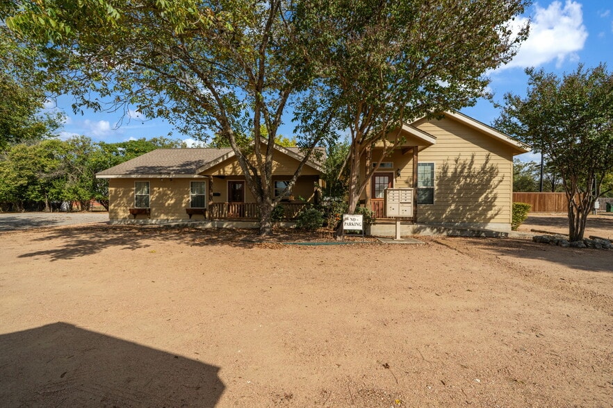 916, 920, 926, 930 E Blanco Road portfolio of 4 properties for sale on LoopNet.co.uk - Building Photo - Image 2 of 65