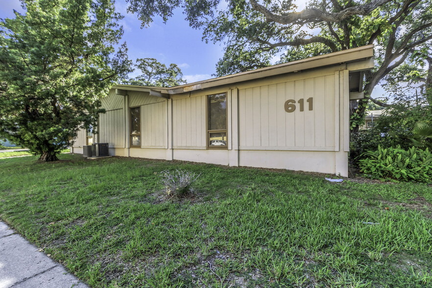 611 S Myrtle Ave, Clearwater, FL for rent - Building Photo - Image 3 of 35