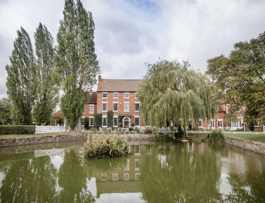 B2411, Gloucester for sale Primary Photo- Image 1 of 1