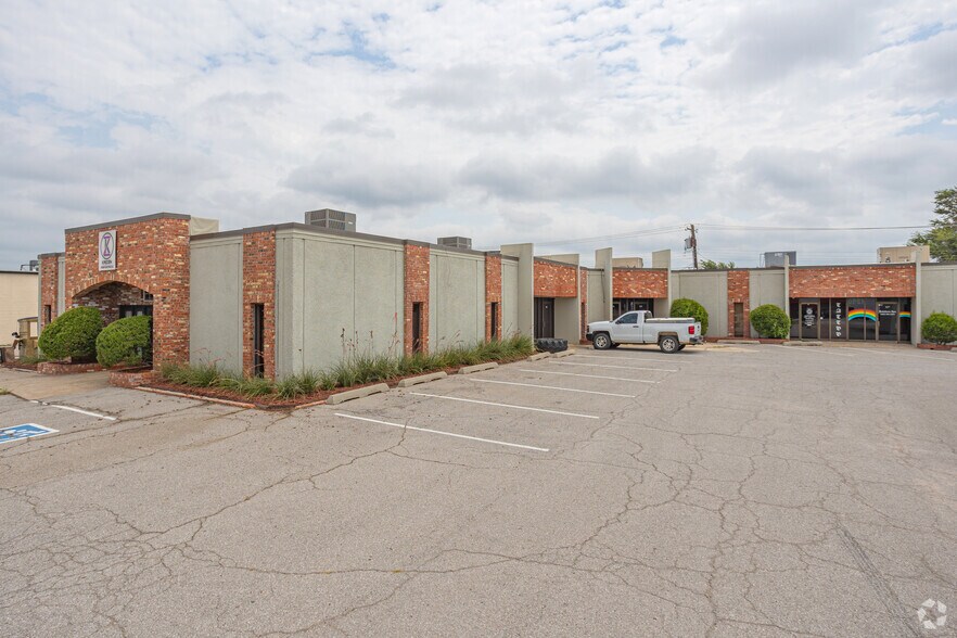 1811 Industrial Blvd, Norman, OK for rent - Building Photo - Image 1 of 20