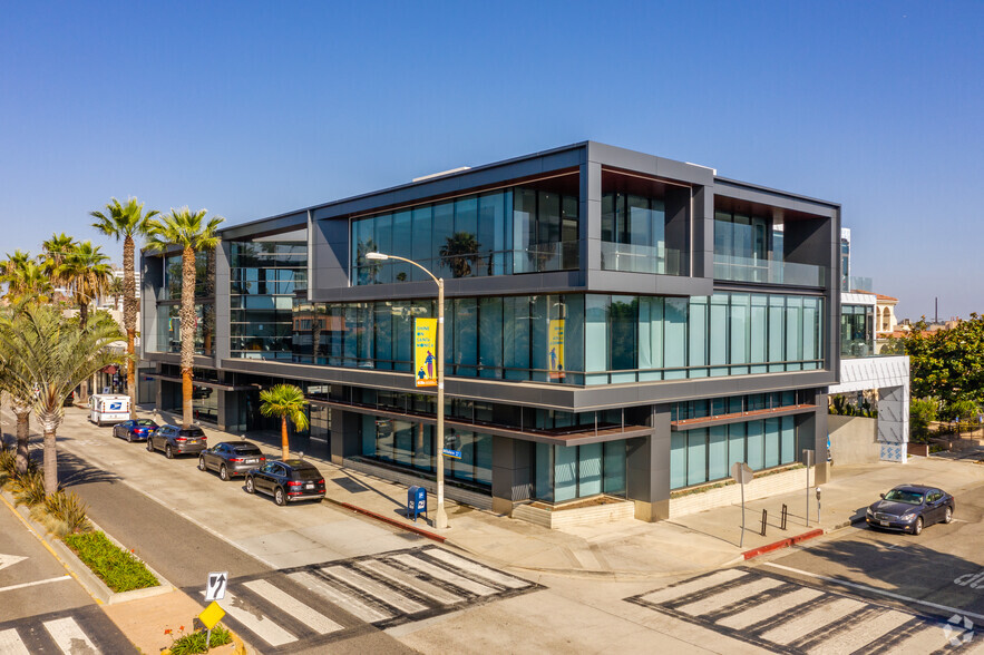 900 Wilshire Blvd, Santa Monica, CA for rent - Primary Photo - Image 1 of 9