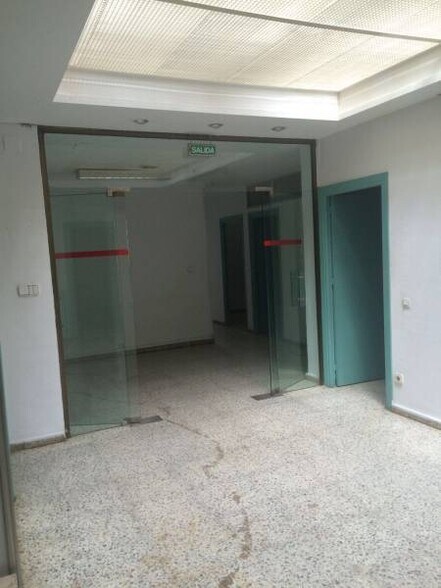 Retail in Seville, Sevilla to rent - Interior Photo - Image 2 of 7