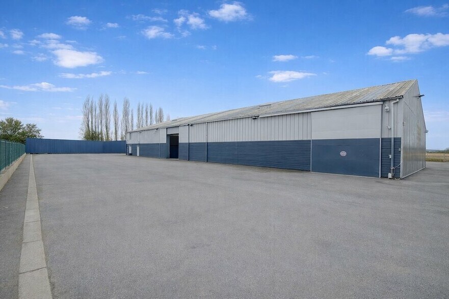 Industrial in Le Mesnil-en-Thelle for sale - Building Photo - Image 2 of 5