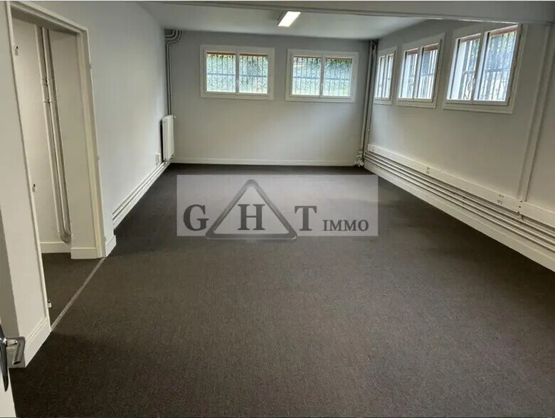 Industrial in Rueil-Malmaison to rent - Interior Photo - Image 2 of 6