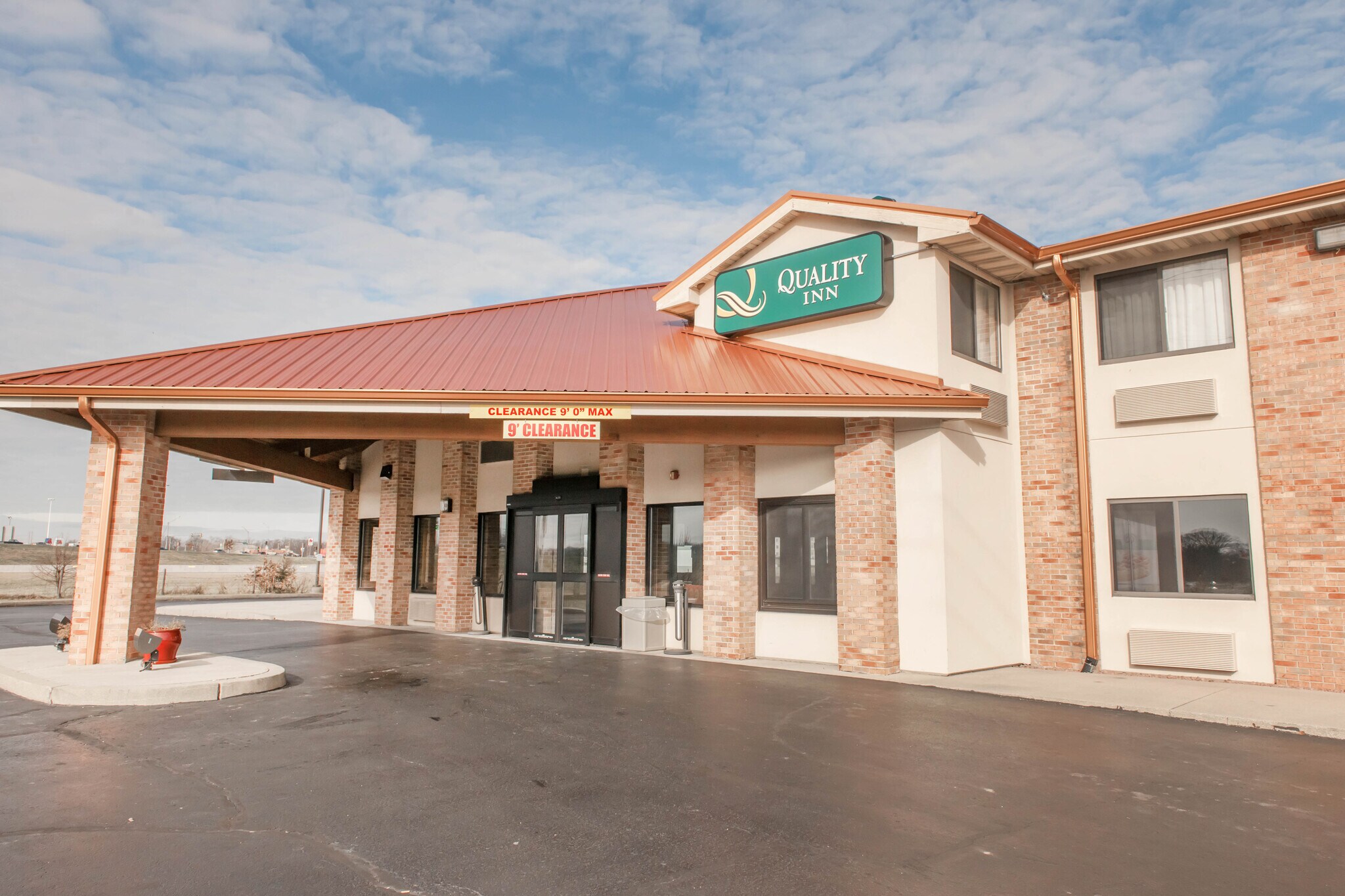 1304 W Evergreen Dr, Effingham, IL for sale Building Photo- Image 1 of 1