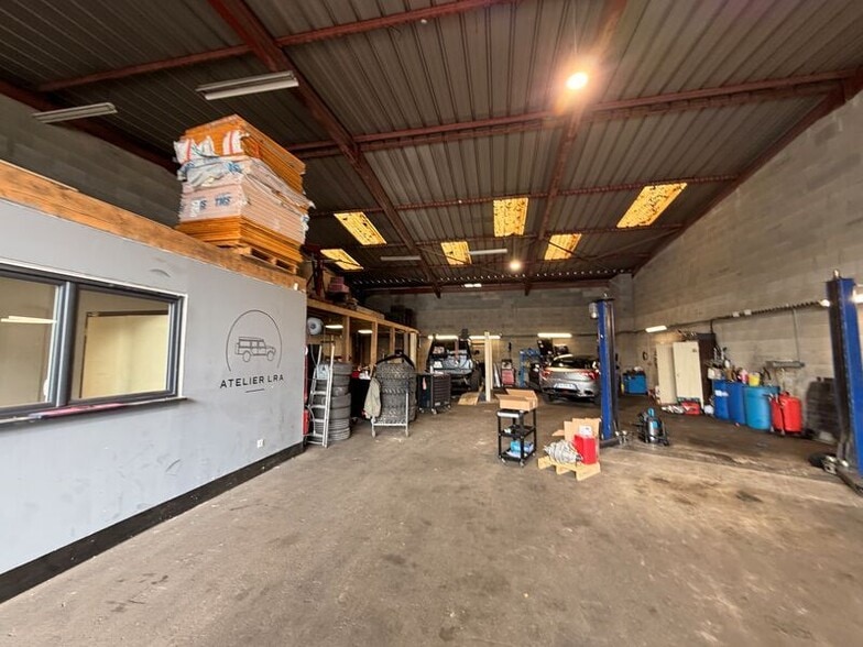 Light Industrial in Beynost to rent - Interior Photo - Image 2 of 4