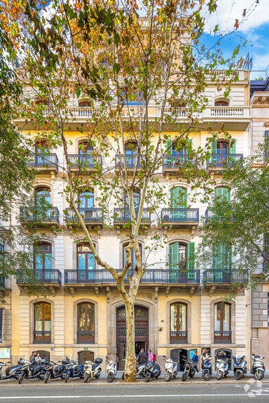 Office in Barcelona, Barcelona to rent - Primary Photo - Image 1 of 2