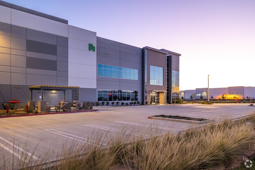 473 E Rider St, Perris, CA to rent - Building Photo - Image 2 of 9