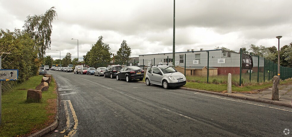 10 Greenhey Pl, Skelmersdale to rent - Building Photo - Image 3 of 4