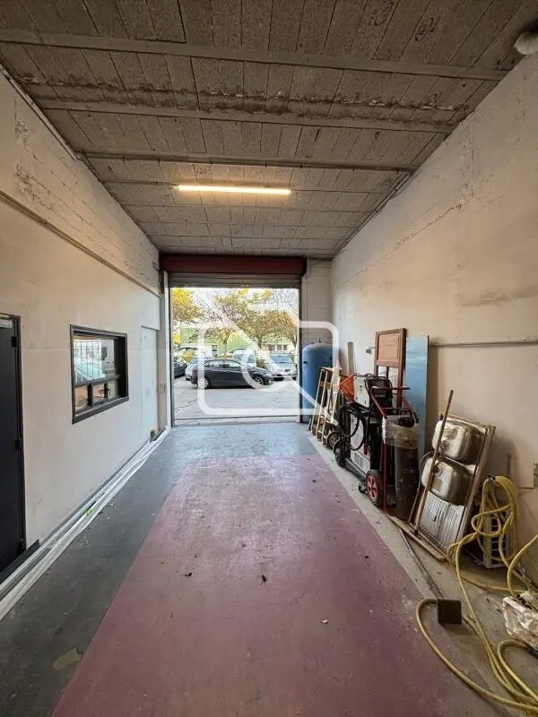 Industrial in Élancourt to rent Interior Photo- Image 1 of 11
