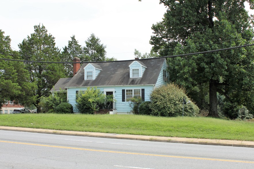 2901 Old Forest Rd, Lynchburg, VA for sale - Building Photo - Image 1 of 1