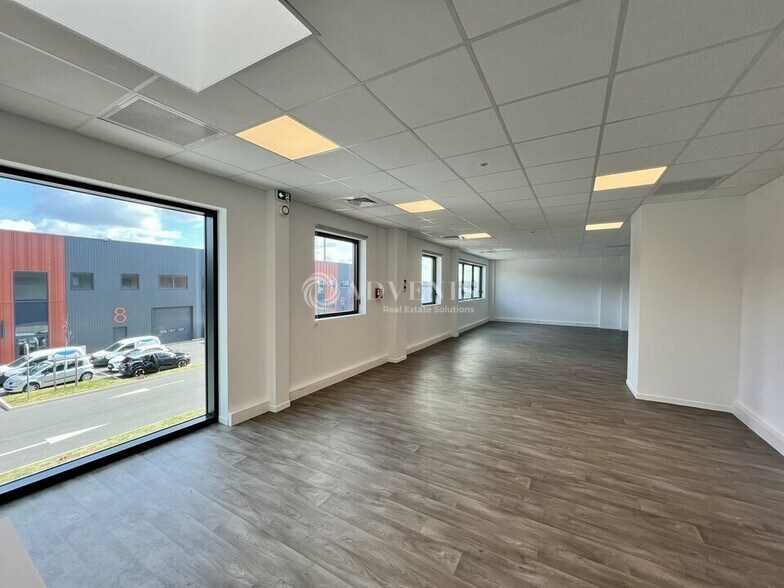 Light Industrial in SAINT-OUEN-L'AUMONE to rent - Interior Photo - Image 3 of 10
