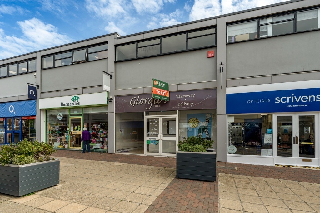 London Rd, Waterlooville to rent Building Photo- Image 1 of 12
