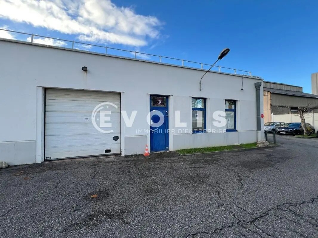 Light Industrial in Villeurbanne to rent Building Photo- Image 1 of 18